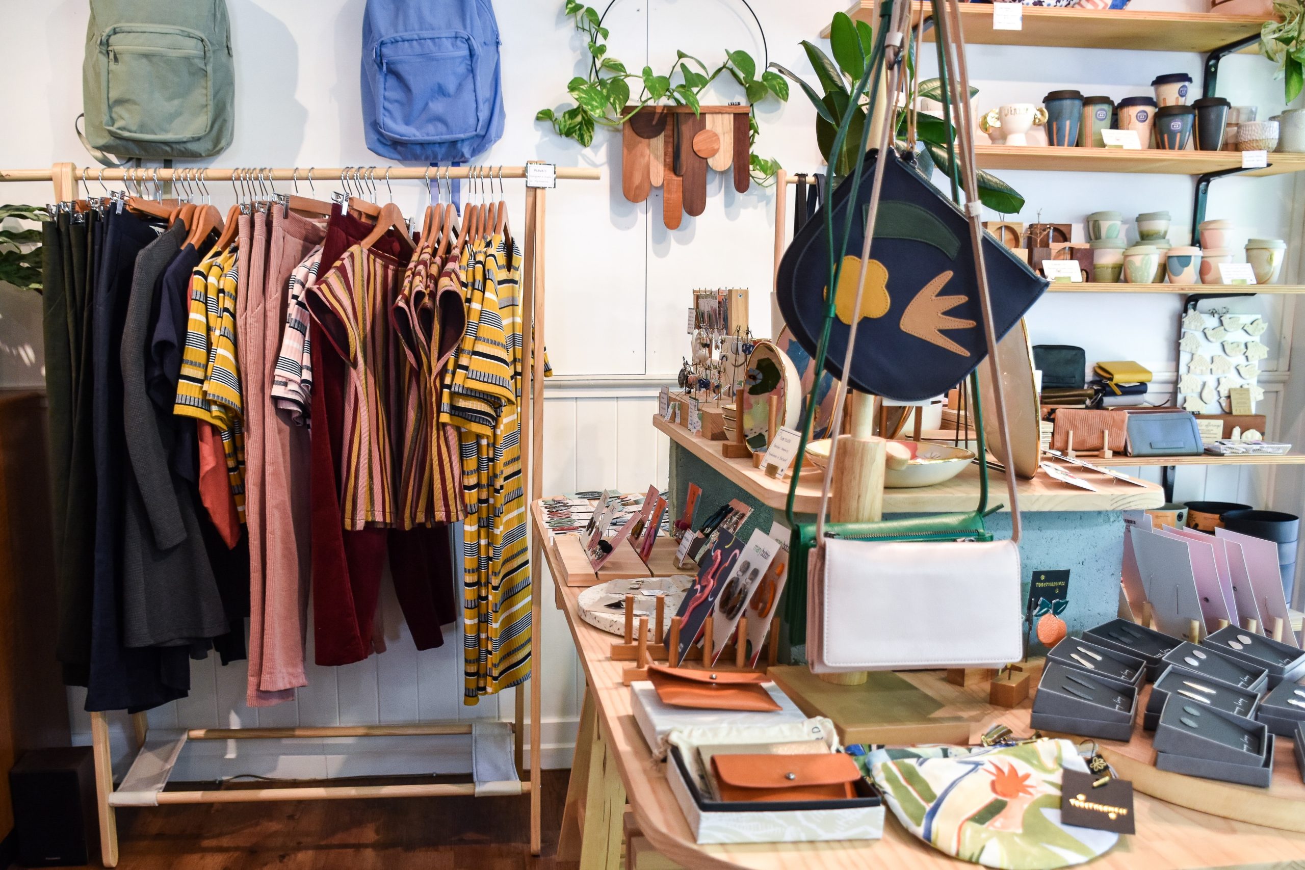 Online and screen-friendly video editing for Genovic Boutiques
